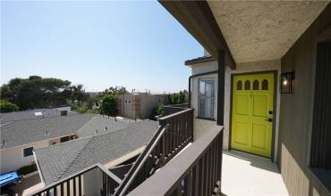 635 8th Place 4, Hermosa Beach, California 90254, 2 Bedrooms Bedrooms, ,1 BathroomBathrooms,Residential Lease,Rent,635 8th Place 4,SB24150733