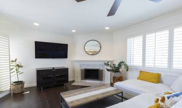 415 1/2 Goldenrod Avenue, Corona del Mar, California 92625, 2 Bedrooms Bedrooms, ,2 BathroomsBathrooms,Residential Lease,Rent,415 1/2 Goldenrod Avenue,OC24150852