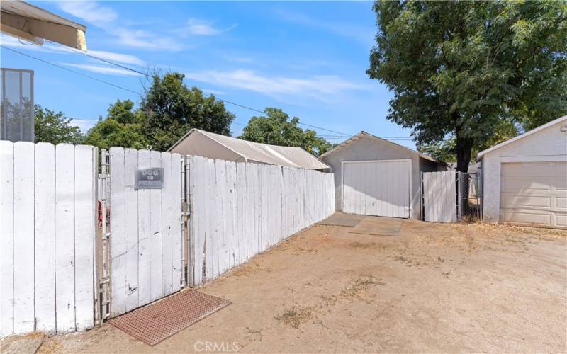 Driveway w/ Garage