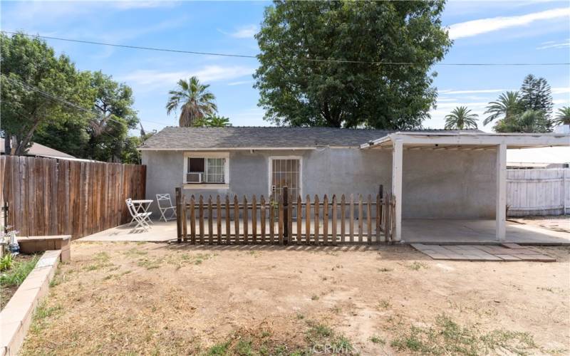 Bonus Room w/ Porch and picket fence