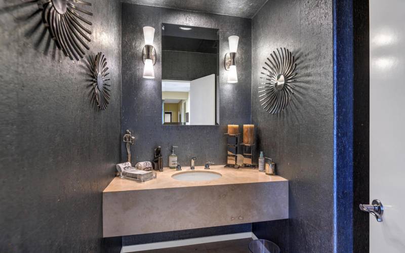 032POWDER ROOM MLS