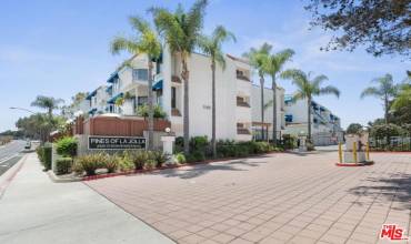 8328 Regents Road 2F, San Diego, California 92122, 1 Bedroom Bedrooms, ,1 BathroomBathrooms,Residential,Buy,8328 Regents Road 2F,24418135