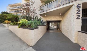 622 S Barrington Avenue 100, Los Angeles, California 90049, 1 Bedroom Bedrooms, ,1 BathroomBathrooms,Residential Lease,Rent,622 S Barrington Avenue 100,24418567