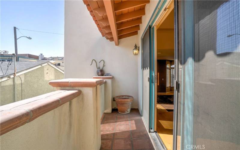 West facing balcony off of the kitchen and living....open the sliders to enjoy the incredible beach breezes and sunshine.