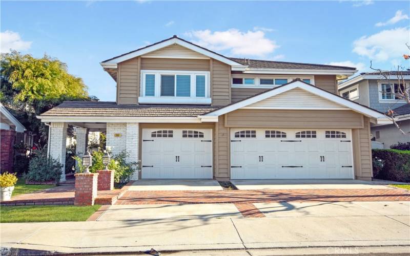 Front of property - did you notice the 3 car garage?