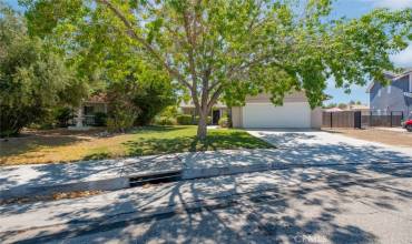 44628 Shadowcrest Drive, Lancaster, California 93536, 3 Bedrooms Bedrooms, ,2 BathroomsBathrooms,Residential Lease,Rent,44628 Shadowcrest Drive,SR24147158