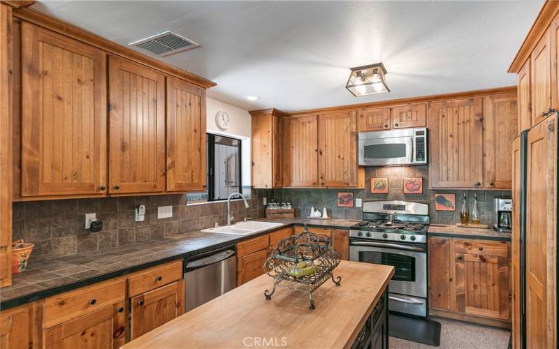 WARM AND INVITING KITCHEN