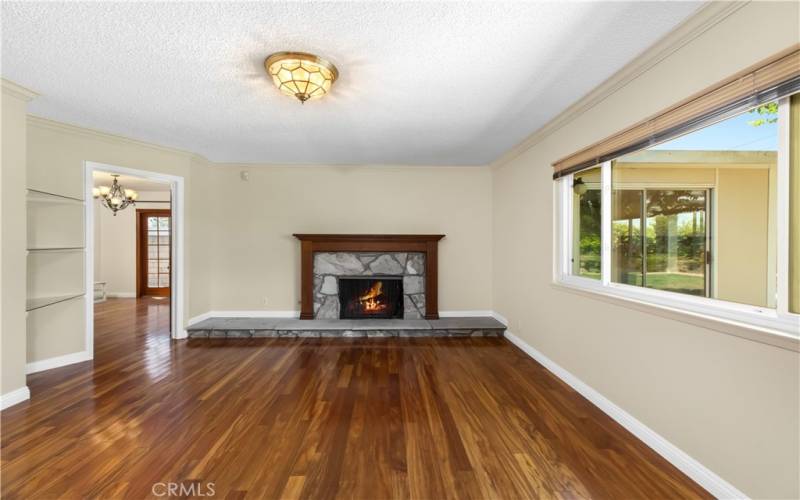 Living Room with fireplace