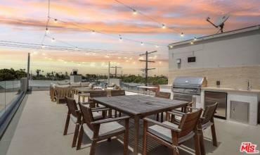 1712 1/2 Abbot Kinney Boulevard, Venice, California 90291, 2 Bedrooms Bedrooms, ,3 BathroomsBathrooms,Residential Lease,Rent,1712 1/2 Abbot Kinney Boulevard,24419299