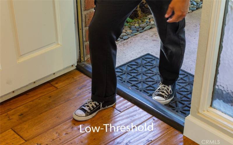 Low threshold at front entry