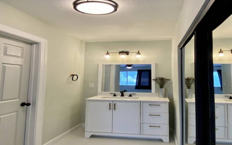 Main Bedroom Vanity