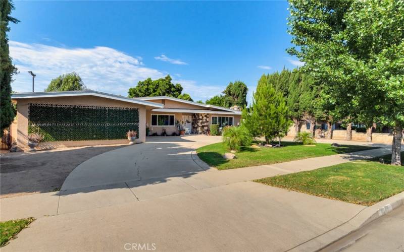 Two Car Garage with Unique 70's Block