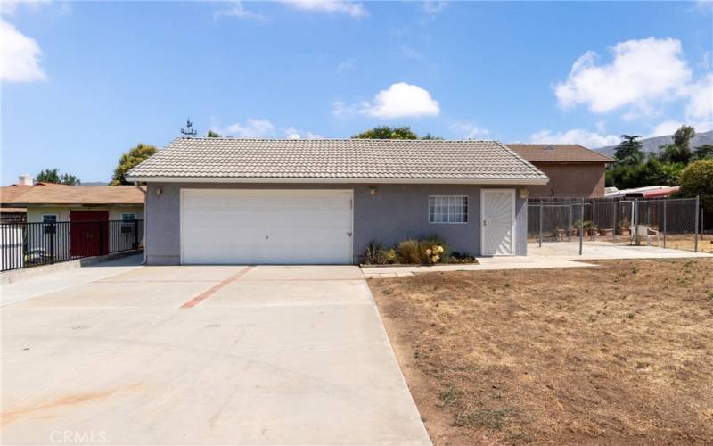 Rear 2 car garage/office room or Turn into casita