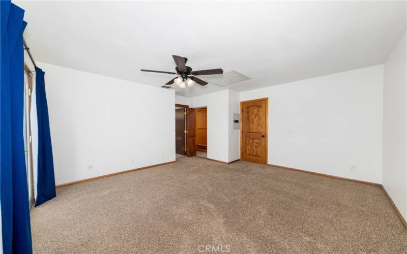 Upstairs Masterbedroom