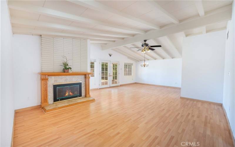 Living room with fireplace with oak mantle & raised tile hearth