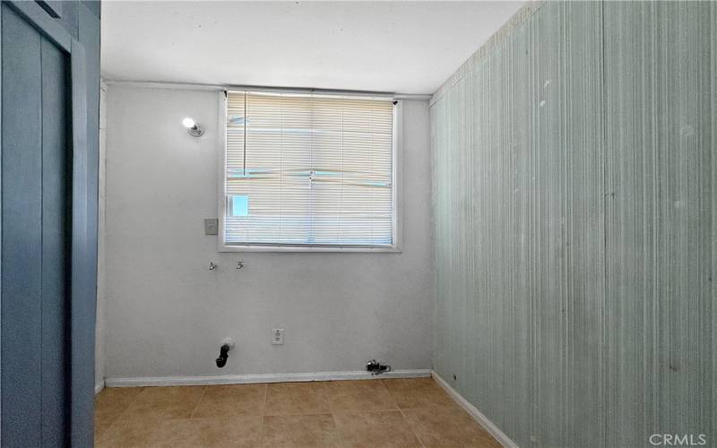 Closet & Laundry Room