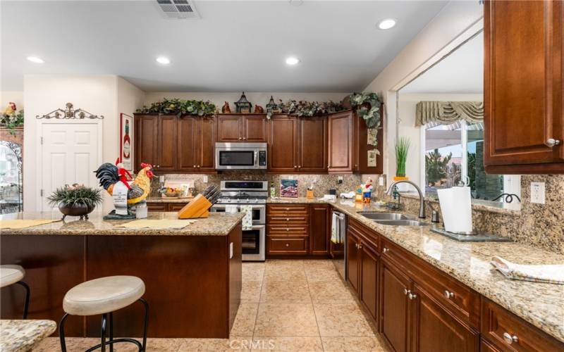 Large Bright Kitchen