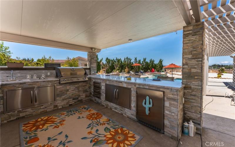 Outdoor Gourmet Kitchen