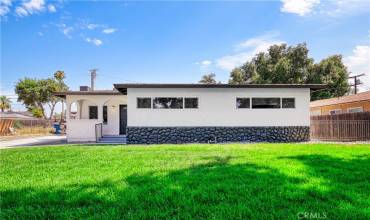 2450 Prospect Avenue, Riverside, California 92507, 2 Bedrooms Bedrooms, ,1 BathroomBathrooms,Residential,Buy,2450 Prospect Avenue,DW24153232