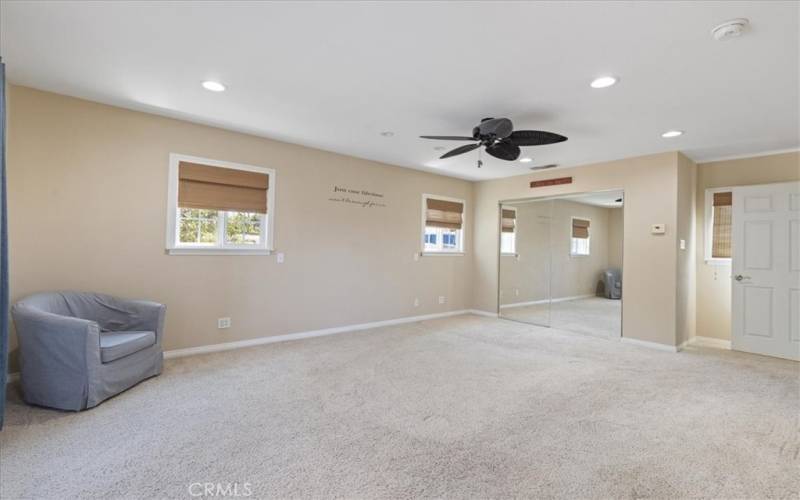 Expansive primary bedroom.