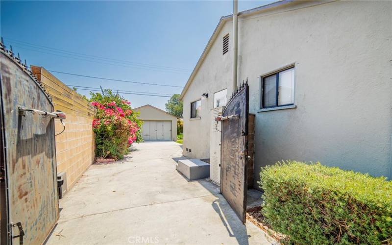 remote access gate to garage and backyard