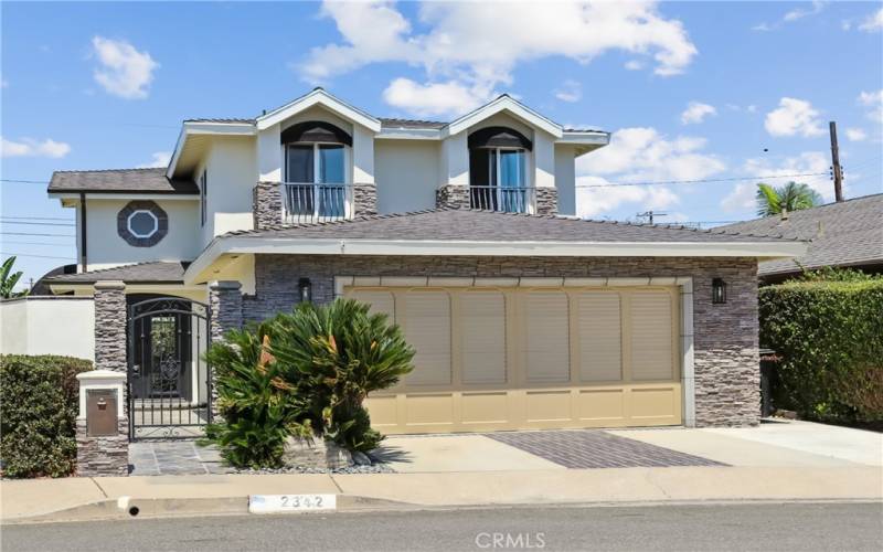 Fantastic Contemporary Home in East Side Costa Mesa