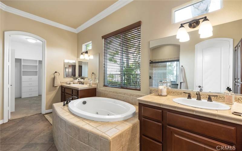 Large soaking Tub