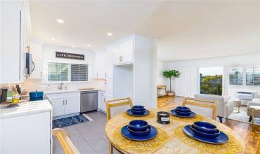 2844 E 3rd Street 301, Long Beach, California 90814, 2 Bedrooms Bedrooms, ,2 BathroomsBathrooms,Residential,Buy,2844 E 3rd Street 301,OC24153581