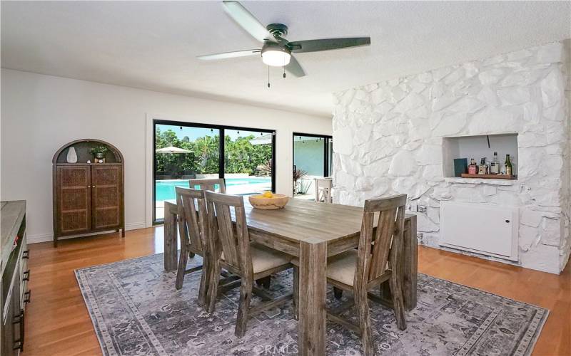 Family room/ Dining room