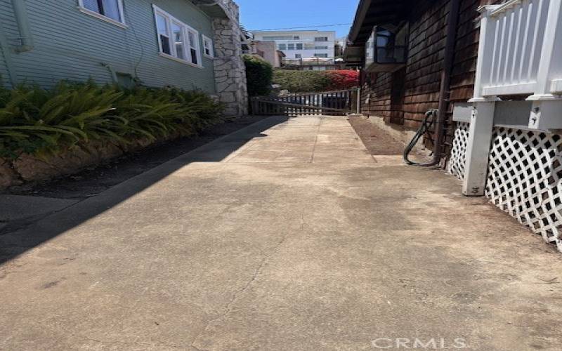 long driveway to garage.