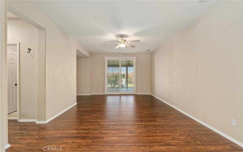 Living Room/Formal Dining