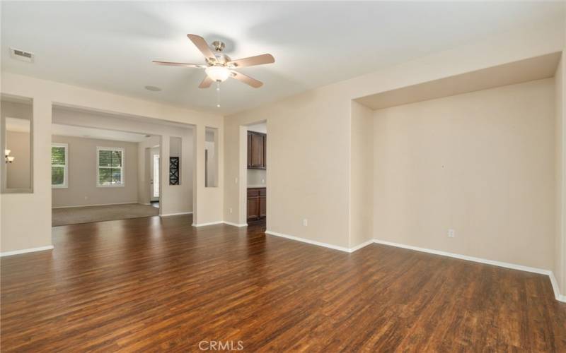 Living Room/Formal dining