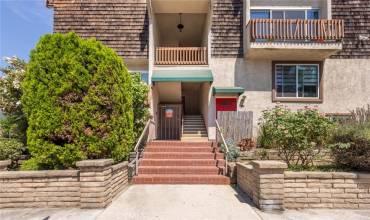 4660 Coldwater Canyon Avenue 22, Studio City, California 91604, 2 Bedrooms Bedrooms, ,1 BathroomBathrooms,Residential,Buy,4660 Coldwater Canyon Avenue 22,SR24152292