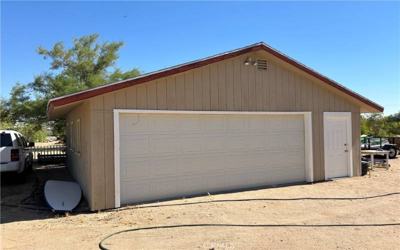 Detached garage/workshop