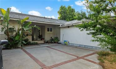 7921 Owensmouth Avenue, Canoga Park, California 91304, 3 Bedrooms Bedrooms, ,2 BathroomsBathrooms,Residential,Buy,7921 Owensmouth Avenue,PW24152032