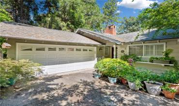 438 Valley Road, Crestline, California 92325, 3 Bedrooms Bedrooms, ,2 BathroomsBathrooms,Residential,Buy,438 Valley Road,HD24154182