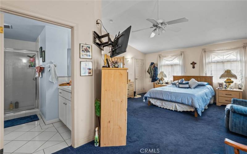 Main Bedroom & Entrance Bathroom.