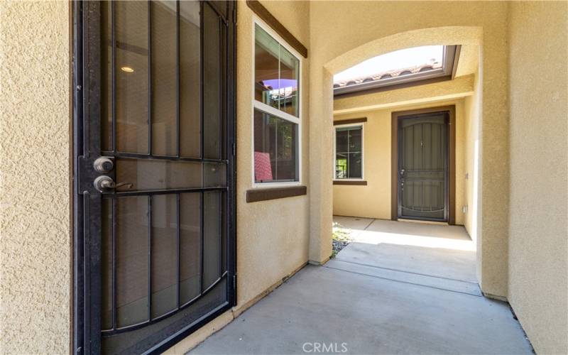 Lovely Courtyard entry