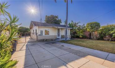 322 S Raitt Street, Santa Ana, California 92703, 2 Bedrooms Bedrooms, ,1 BathroomBathrooms,Residential,Buy,322 S Raitt Street,PW24153974