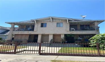 3741 Maple Avenue 4, Los Angeles, California 90011, 4 Bedrooms Bedrooms, ,4 BathroomsBathrooms,Residential Income,Buy,3741 Maple Avenue 4,DW24153851