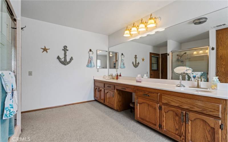 Master Bathroom, Dual Sinks, Large Vanity, Walkin Shower to Left