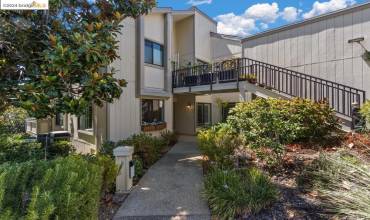 3446 Rossmoor Pkwy 2, Walnut Creek, California 94595, 2 Bedrooms Bedrooms, ,2 BathroomsBathrooms,Residential,Buy,3446 Rossmoor Pkwy 2,41068017