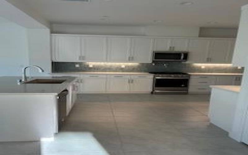 kitchen island and range