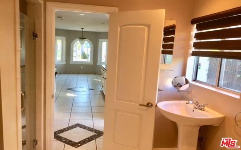 Jack/Jill bathroom with shower