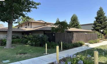 5519 ROUNDTREE DRIVE, Concord, California 94521-9999, 2 Bedrooms Bedrooms, ,1 BathroomBathrooms,Residential Lease,Rent,5519 ROUNDTREE DRIVE,41068047