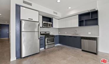 10810 Palms Boulevard 205, Los Angeles, California 90034, 1 Bedroom Bedrooms, ,1 BathroomBathrooms,Residential Lease,Rent,10810 Palms Boulevard 205,24421039