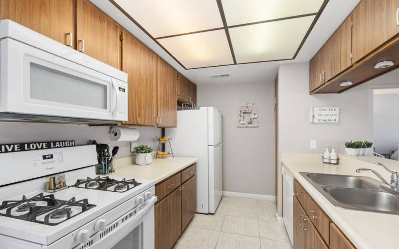 91 Lakeview - Kitchen 2