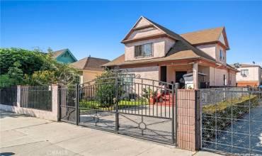 747 E 33rd Street, Los Angeles, California 90011, 6 Bedrooms Bedrooms, ,3 BathroomsBathrooms,Residential,Buy,747 E 33rd Street,SR24153319