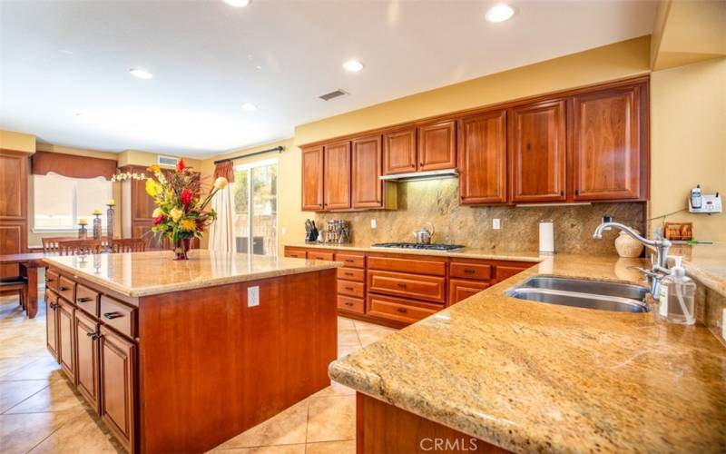 Kitchen with large island