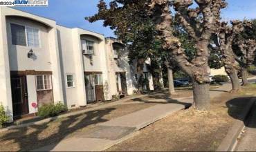 2249 Hillsborough Ct 5, Concord, California 94520, 2 Bedrooms Bedrooms, ,1 BathroomBathrooms,Residential,Buy,2249 Hillsborough Ct 5,41068098